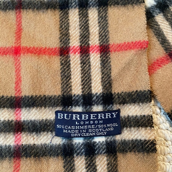 Burberry Classic Scarf - Picture 2 of 6